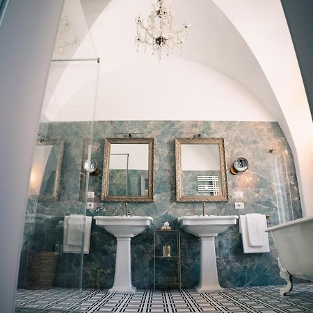 The Duchess'S View - New! Luxurious Flat In Historical Centre 115 Sq M, 3Min Walk To Cala Porto Beach And Private Parking โปลีญาโนอามาเร ภายนอก รูปภาพ